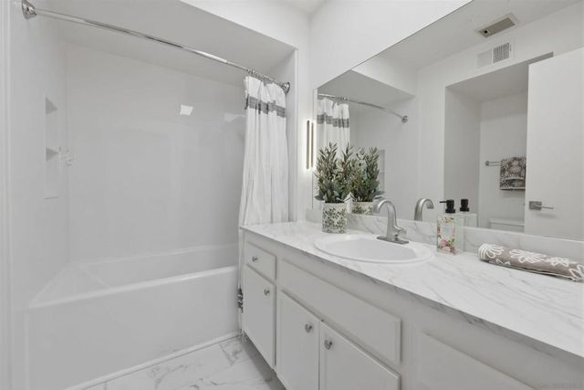 7245 Navajo D250, San Diego, CA 92119