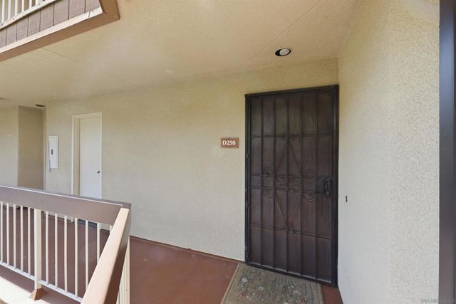 7245 Navajo D250, San Diego, CA 92119