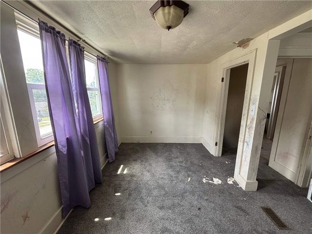 4 W Garfield Ave, New Castle, PA 16105