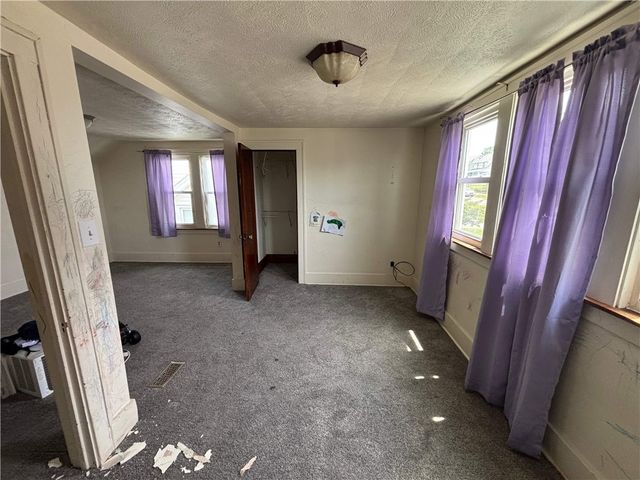 4 W Garfield Ave, New Castle, PA 16105