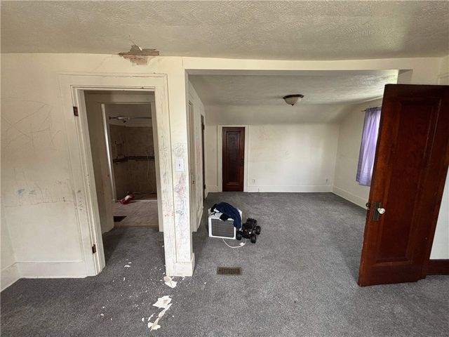 4 W Garfield Ave, New Castle, PA 16105