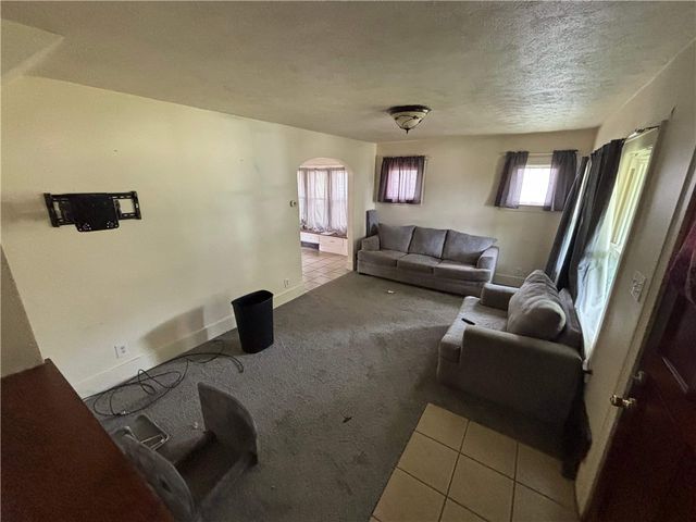 4 W Garfield Ave, New Castle, PA 16105
