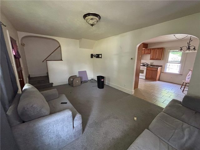 4 W Garfield Ave, New Castle, PA 16105