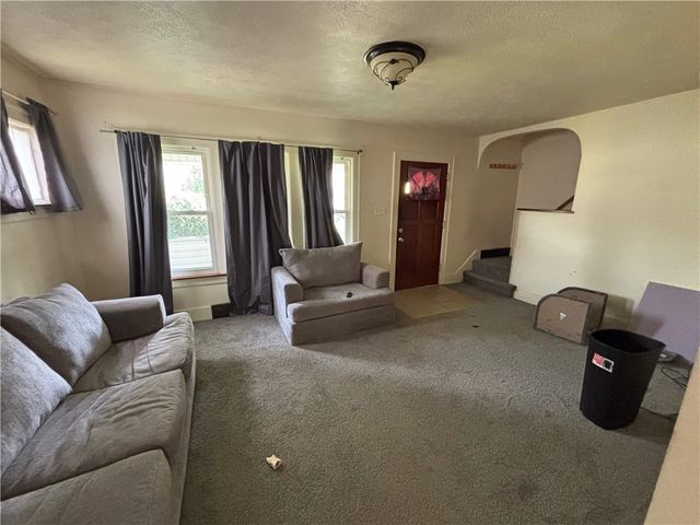 4 W Garfield Ave, New Castle, PA 16105