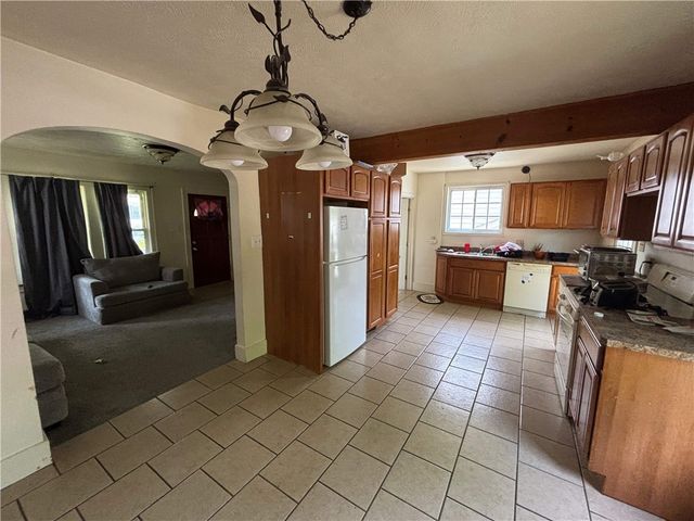 4 W Garfield Ave, New Castle, PA 16105