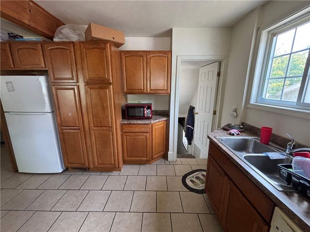 4 W Garfield Ave, New Castle, PA 16105