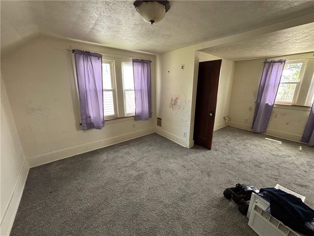 4 W Garfield Ave, New Castle, PA 16105