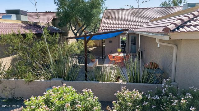 12037 S HALF MOON Drive, Phoenix, AZ 85044
