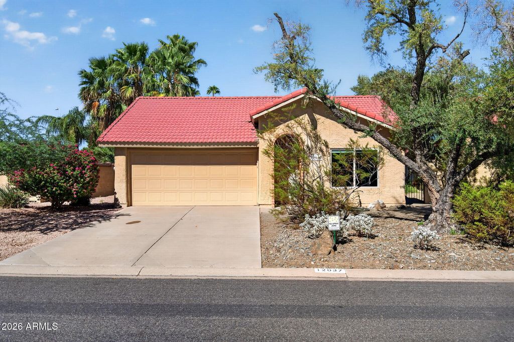 12037 S HALF MOON Drive, Phoenix, AZ 85044