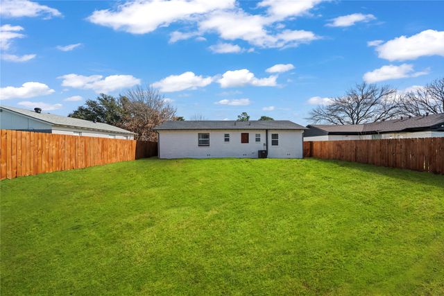 110 Ridgecrest Drive, Euless, TX 76040