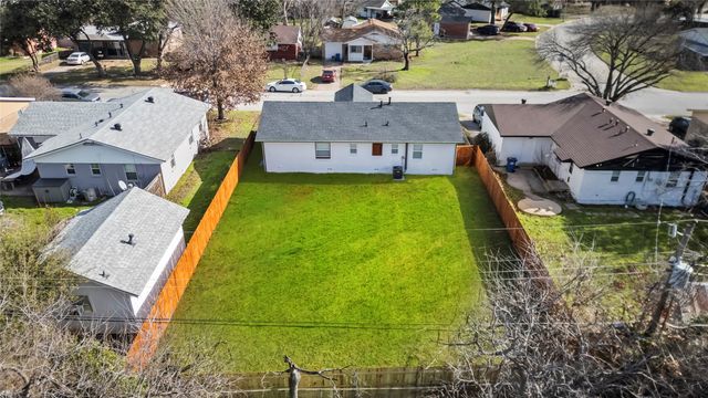 110 Ridgecrest Drive, Euless, TX 76040