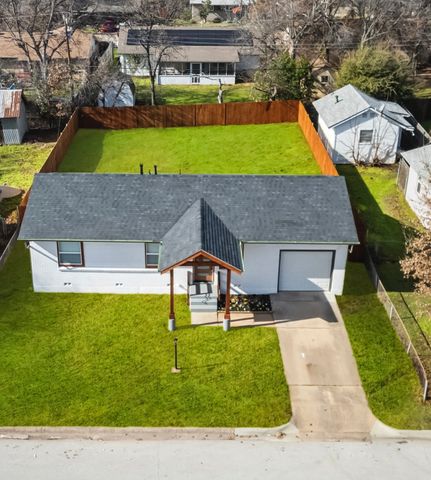 110 Ridgecrest Drive, Euless, TX 76040