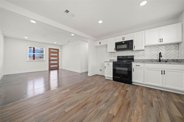 110 Ridgecrest Drive, Euless, TX 76040