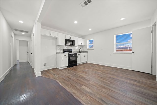 110 Ridgecrest Drive, Euless, TX 76040