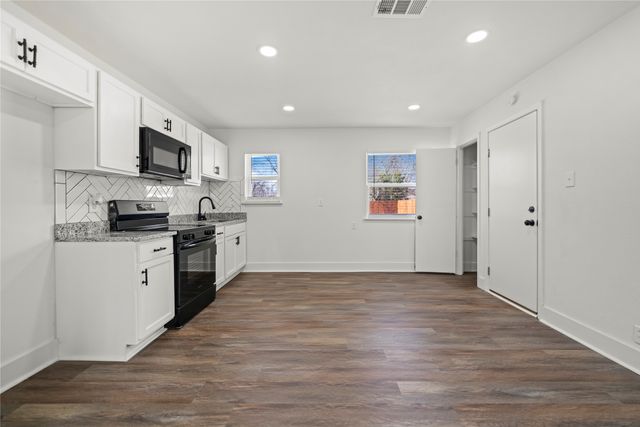 110 Ridgecrest Drive, Euless, TX 76040