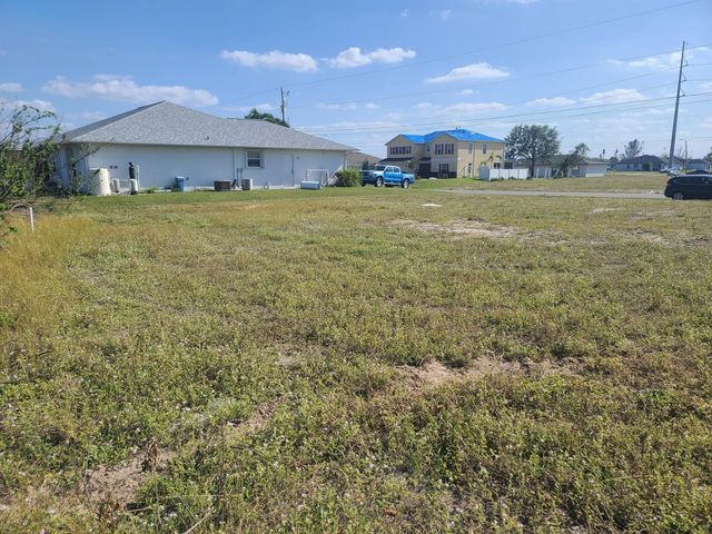 725 NW 8th Terrace, Cape Coral, FL 33993