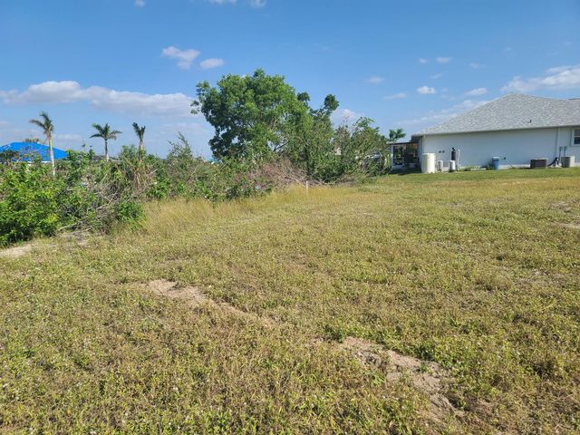 725 NW 8th Terrace, Cape Coral, FL 33993