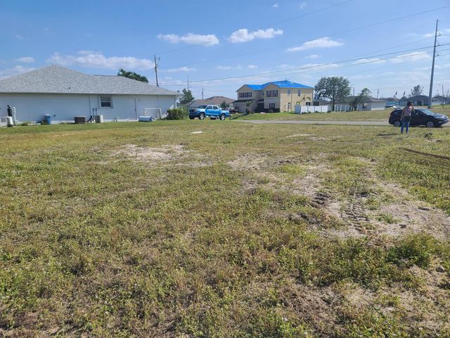 725 NW 8th Terrace, Cape Coral, FL 33993