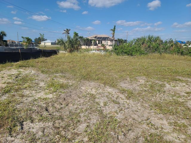 725 NW 8th Terrace, Cape Coral, FL 33993