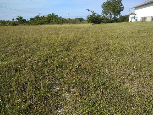 725 NW 8th Terrace, Cape Coral, FL 33993