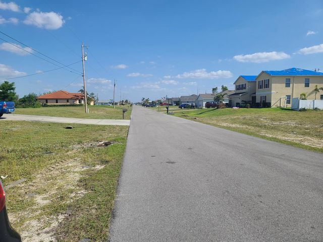 725 NW 8th Terrace, Cape Coral, FL 33993