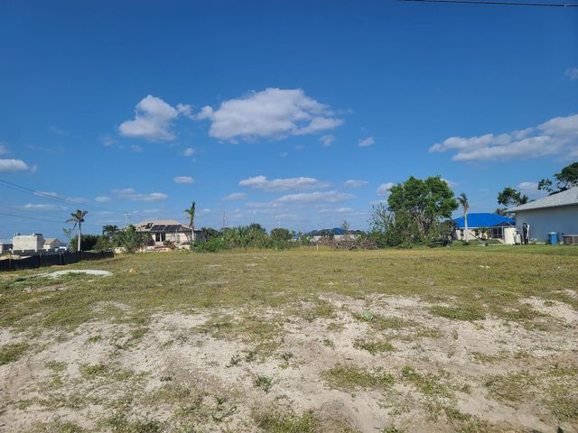 725 NW 8th Terrace, Cape Coral, FL 33993
