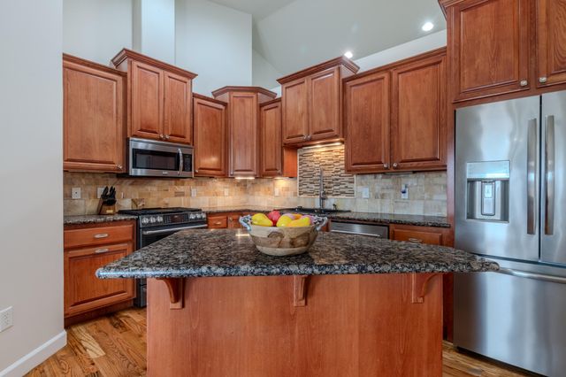 584 Barton Road, Eagle Point, OR 97524