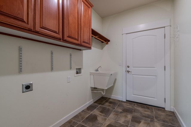 584 Barton Road, Eagle Point, OR 97524