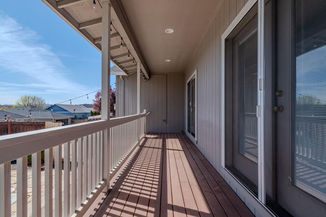 584 Barton Road, Eagle Point, OR 97524