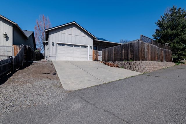 584 Barton Road, Eagle Point, OR 97524