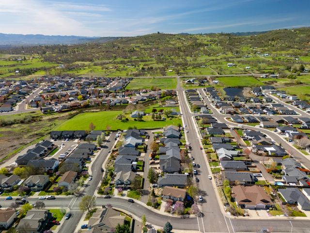 584 Barton Road, Eagle Point, OR 97524