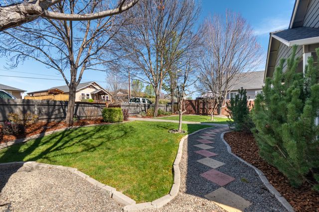 584 Barton Road, Eagle Point, OR 97524