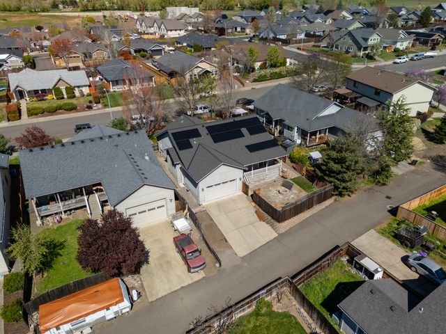 584 Barton Road, Eagle Point, OR 97524