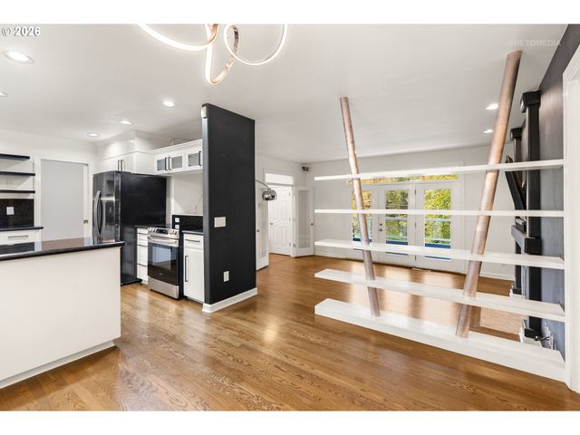 600 MAPLE St, Lake Oswego, OR 97034