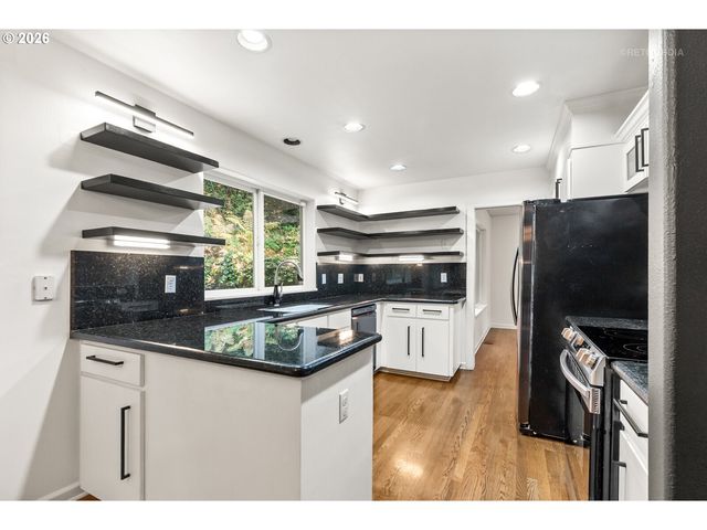 600 MAPLE St, Lake Oswego, OR 97034