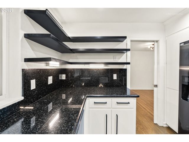 600 MAPLE St, Lake Oswego, OR 97034