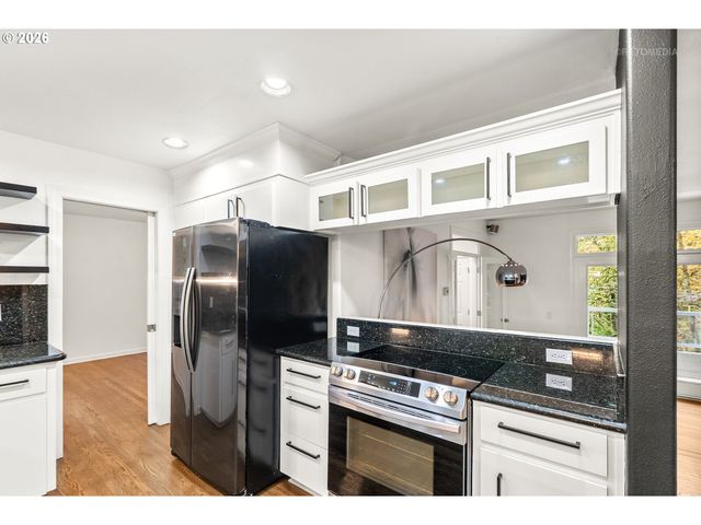 600 MAPLE St, Lake Oswego, OR 97034