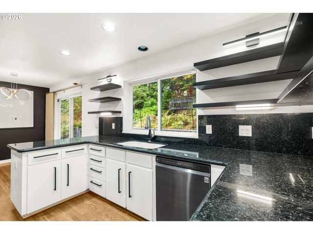 600 MAPLE St, Lake Oswego, OR 97034