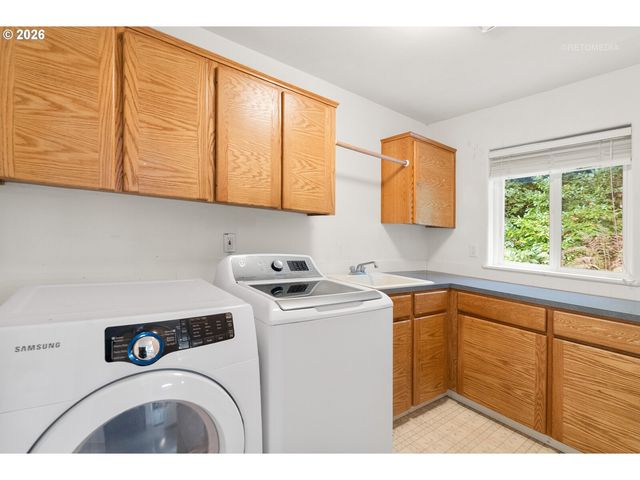 600 MAPLE St, Lake Oswego, OR 97034