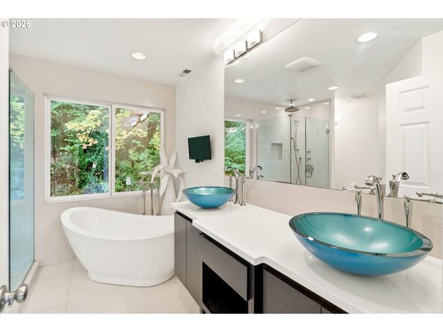 600 MAPLE St, Lake Oswego, OR 97034