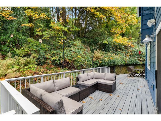 600 MAPLE St, Lake Oswego, OR 97034