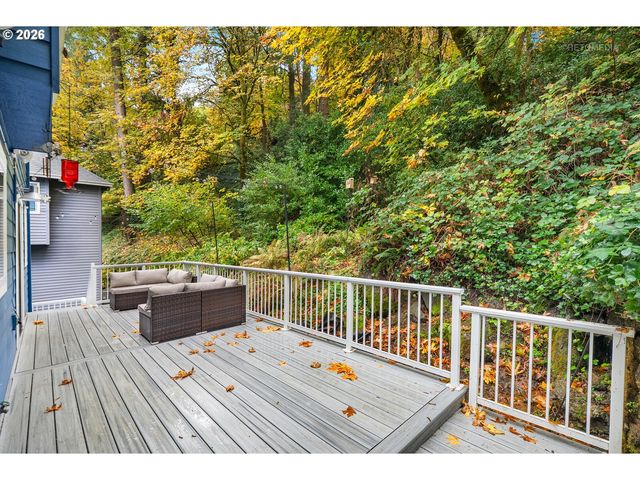 600 MAPLE St, Lake Oswego, OR 97034