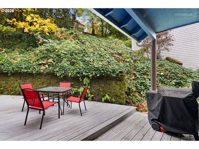 600 MAPLE St, Lake Oswego, OR 97034