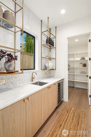 1032 107th Avenue SE, Bellevue, WA 98004
