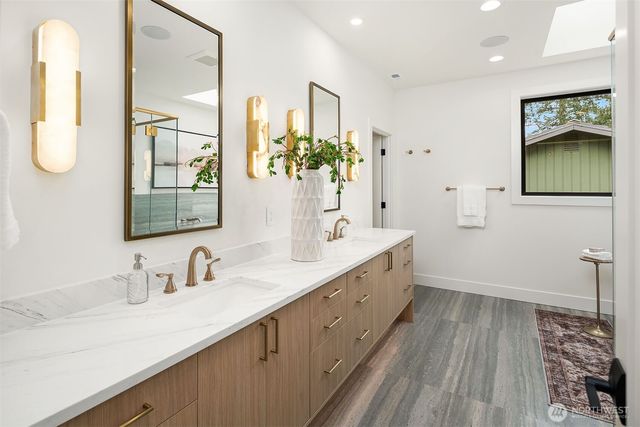 1032 107th Avenue SE, Bellevue, WA 98004