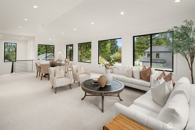 1032 107th Avenue SE, Bellevue, WA 98004