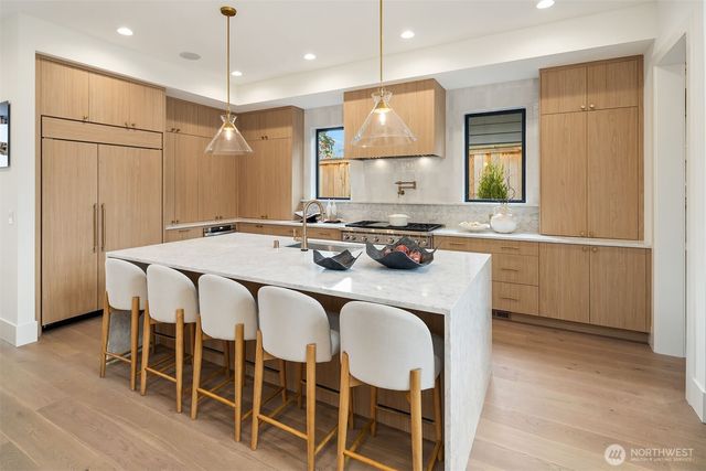 1032 107th Avenue SE, Bellevue, WA 98004