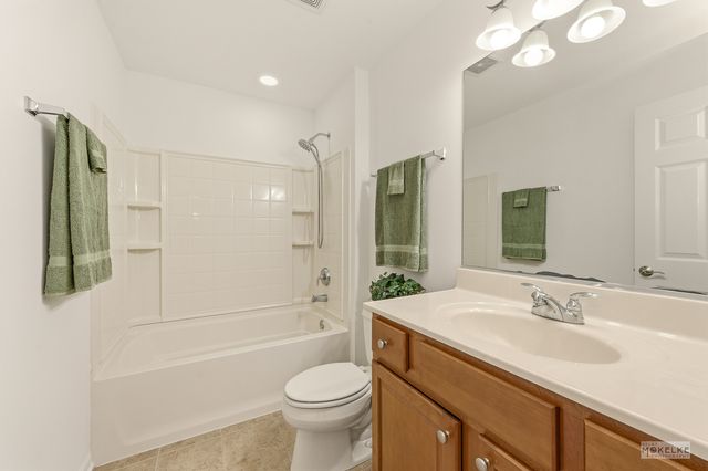 816 Colchester Drive, Oswego, IL 60543