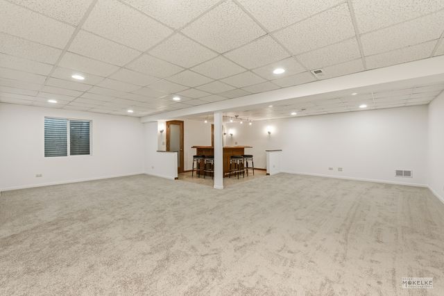 816 Colchester Drive, Oswego, IL 60543