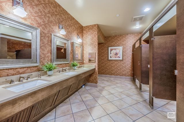 816 Colchester Drive, Oswego, IL 60543